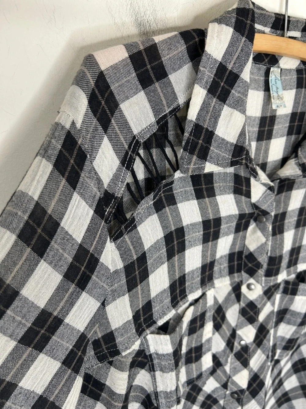 FREE PEOPLE Black White Plaid Snap Button Down Shirt Cutout Size Small